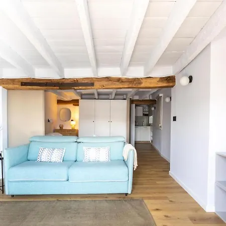 Apartment Port *