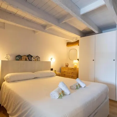 Port Apartment *